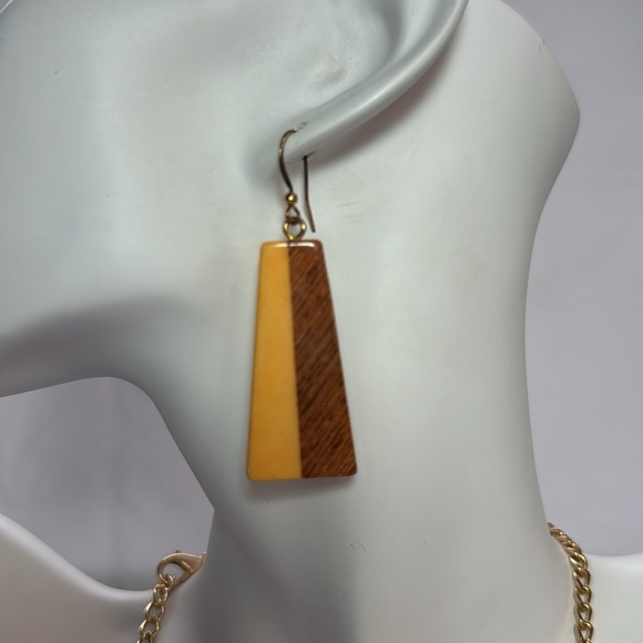 Vintage Wood & Resin Mid Century Modern Necklace and Earrings Jewelry Set - Picture 3 of 6